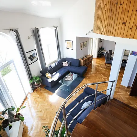 Anic House