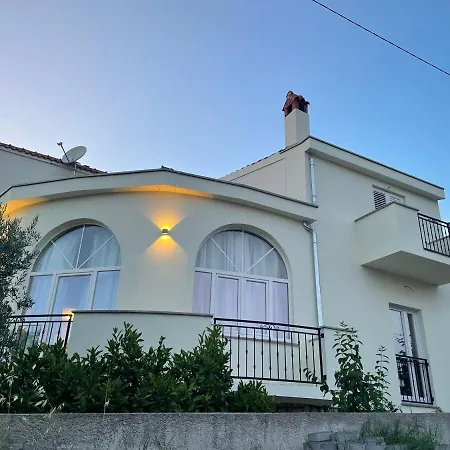 Anic House Apartment *