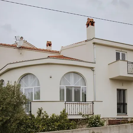 Anic House Apartment *