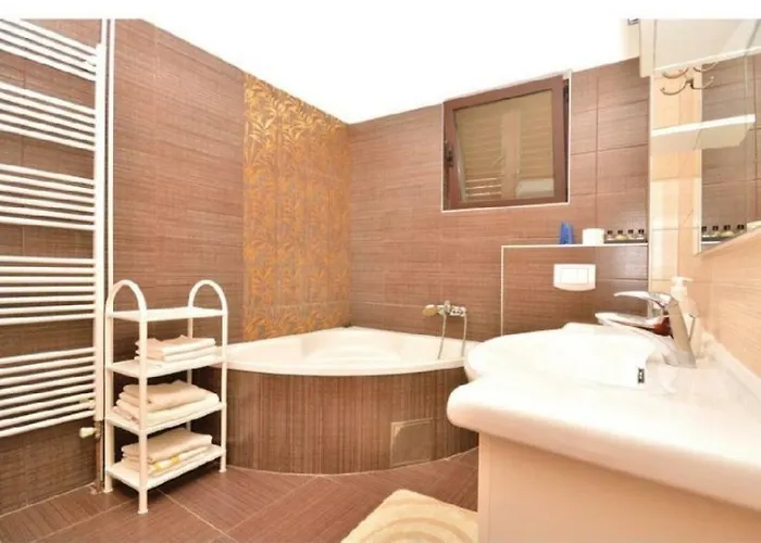 Anic House * زادار